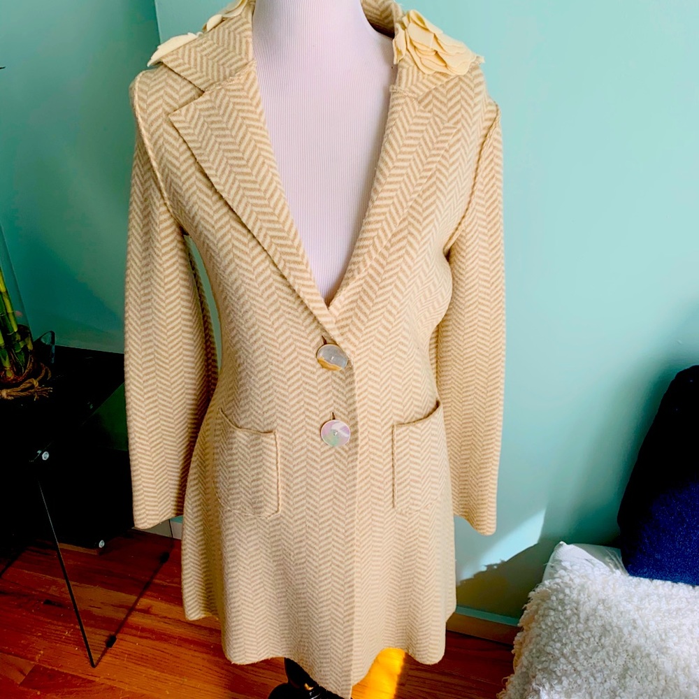 100% wool coat size S made in Italy pearls buttons